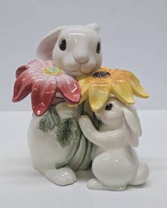 lot 119 image: FITZ & FLOYD Bunny Blooms Cookie or Biscuit Jar