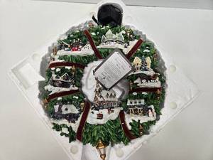 lot 121 image: Thomas Kinkade Christmas Village Wreath