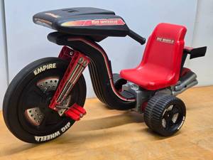 lot 8 image: Awesome Hard to Find Vintage 80s EMPIRE BIG WHEELIE Ride-On Trike 