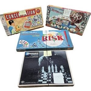 lot 156 image: Lot of Complete Vintage 1950s Board Games