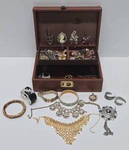 lot 159 image: Jewelry Box Full of Vintage Signed & Unsigned Jewelry