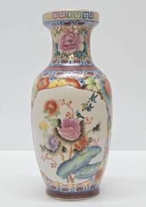 lot 179 image: Hand Painted Vintage Oriental Vase