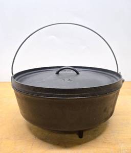 lot 207 image: Excellent Large LODGE Cast Iron Footed Dutch Oven - 14