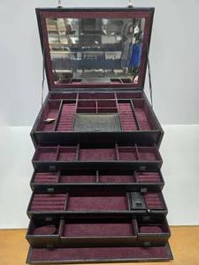 lot 213 image: Large New & Unused Multi-Drawer Jewelry Chest 