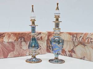 lot 257 image: 2 Vintage 1930s era Glass Perfume Bottles wStoppers