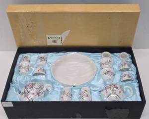 lot 259 image: Lovely Mint in Box Oriental Tea Set #2