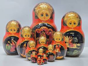 lot 267 image: Wonderful LARGE Handpainted Signed Russian Matryoshka Nesting Doll