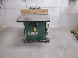 lot 12 image: Grizzly Wood Shaper, 1 Arbor, 230 ...