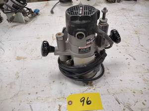 lot 96 image: Porter Cable 690LR Plunge Router...