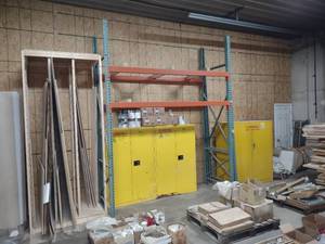 lot 40 image: Heavy Duty Teardrop Pallet Rack, in...