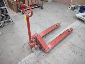 lot 171 image: Magnum Pallet Jack, 5500 lb. Capaci...