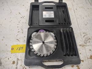 lot 189 image: 8 Dado Set...