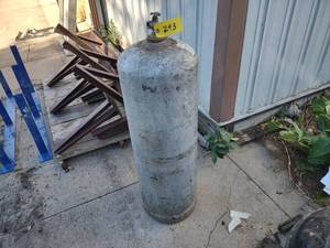 lot 293 image: 100 lb. LP Tank...