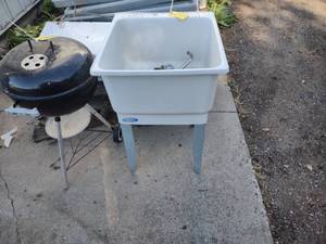 lot 291 image: Laundry Tub...