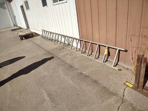 lot 302 image: Aluminum Ladder, 18...
