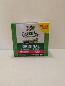 lot 19 image: GREENIES DENTAL TREATS FOR DOGS VALUE PACK (36)
