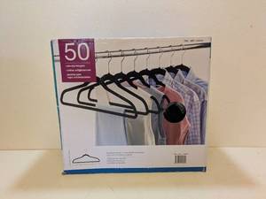 lot 39 image: 50 NONSLIP HANGERS
