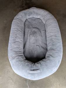 lot 101 image: CANINE CREATIONS OVERSIZED LARGE PET BED (GRAY)