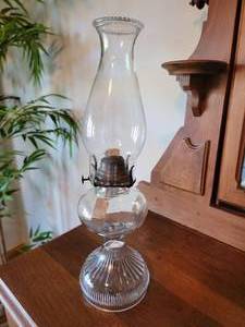 lot 114 image: Antique Pedestal Glass Oil Lantern Lamp