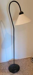 lot 108 image: Shepard Hook Floor Lamp