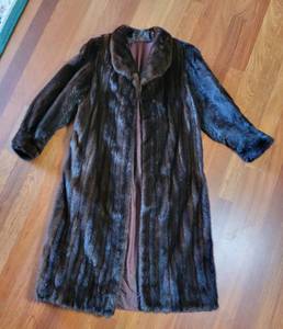 lot 4 image: Full Length Mahogany Mink Fur Coat