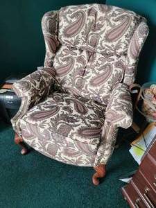 lot 20 image: Bradington Young Paisley Wingback Recliner Arm Chairr