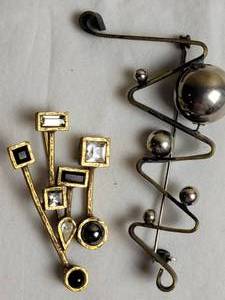 lot 43 image: Modern Patricia Locke Brooch