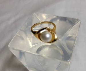 lot 46 image: 14k Yellow Gold Lusterous Pearl Ring  5g, Sz 7