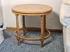lot 68 image: American Contemporary Side Table from Drexel