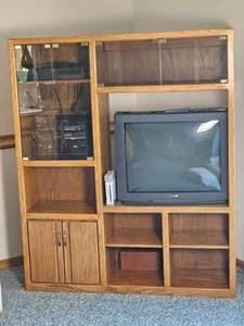 lot 125 image: Retro Oak Entertainment Consol