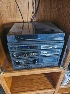 lot 120 image: Quasar Audio System CS32 Turntable, Radio, Cassette)