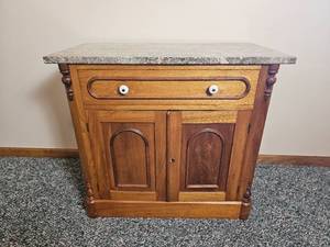 lot 14 image: Beautiful Victorian Travertine Marble Top Warshstand