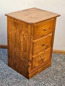 lot 130 image: Simple Three Drawer Nightstand