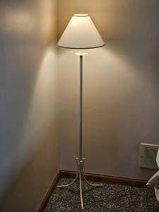 lot 132 image: Country Folk White Floor Lamp A