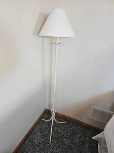 lot 133 image: Country Folk White Floor Lamp B
