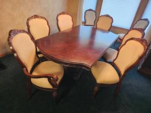 lot 5 image: Stunning Jacobean Ornate Molding Dining Table & Bernhardt Set of Dining Chairs