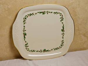 lot 53 image: Lenox Holiday Cake Plate