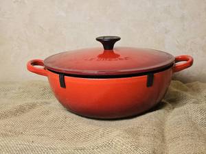 lot 34 image: Le Creuset Vintage #22 Red Soup Pot