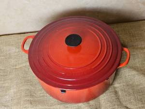 5.5 Quart Red le Creuset Dutch Oven