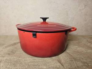 5.5 Quart Red le Creuset Dutch Oven