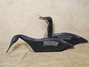 lot 140 image: Boyds Collection Carved Wooden Loons singed J. Dudley
