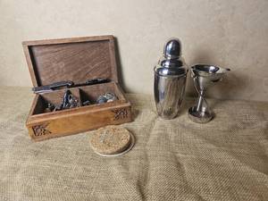 lot 208 image: Barware Bundle Group