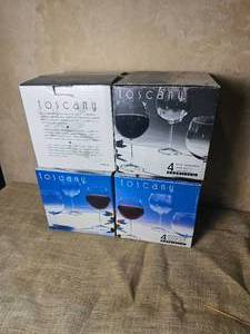 lot 211 image: 16 Count Balloon Wine Glasses