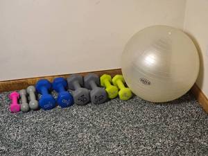 lot 54 image: Home Aerobics Accessory Kit - Dumbells & Yoga Ball