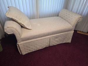 lot 85 image: Harris Marcus Pearl Upholstered Settee Bench
