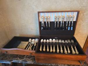 lot 86 image: Stunning Vintage Community Silver Plate Flatware Service for 11
