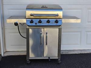 lot 57 image: Char-Broil Performance Propane Grill