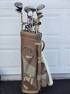lot 238 image: Womens Golf Club Set - La Jolla - Taylor Made - Cobra