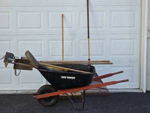 lot 233 image: Yard Warrior Lawn & Garden Tool Collection - (11)