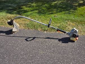 lot 231 image: Echo Gas Powered Lawn Trimmer - GT-200R
